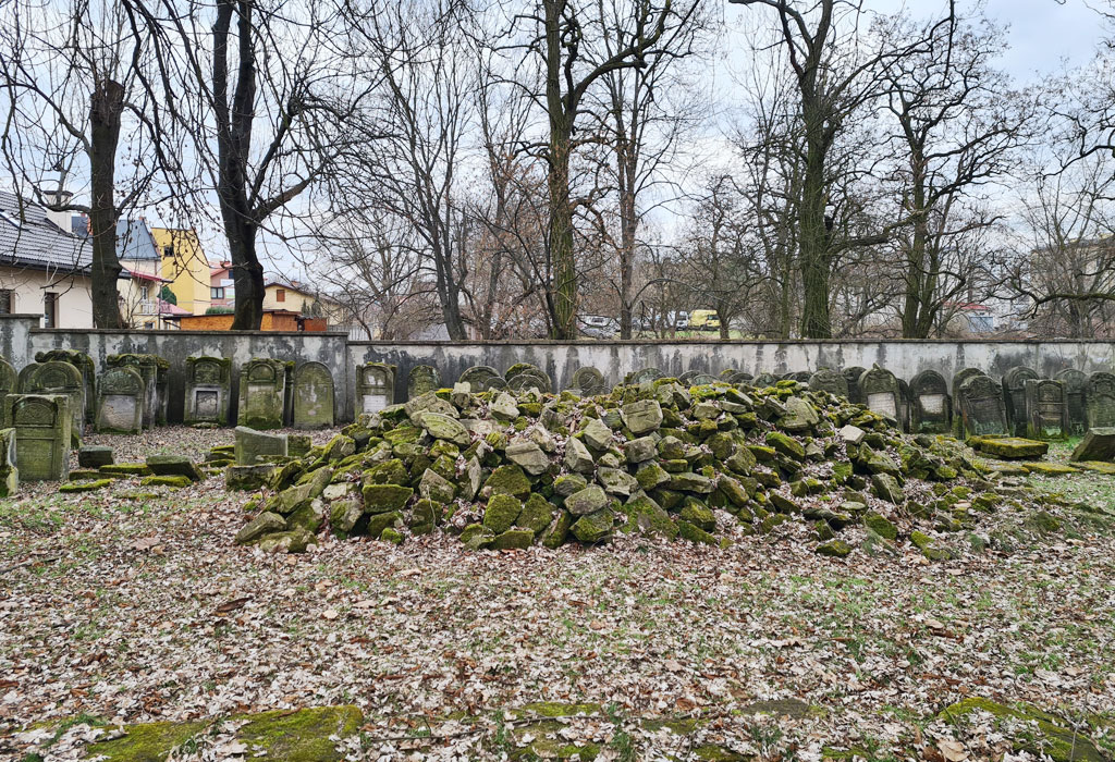 Ostrowiec Swietokrzyski Jewish Cemetery