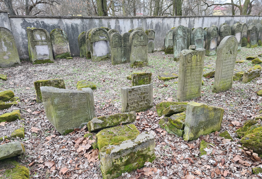 Ostrowiec Swietokrzyski Jewish Cemetery